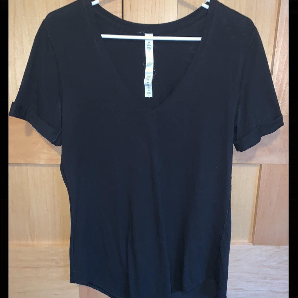 Black Lululemon tee shirt